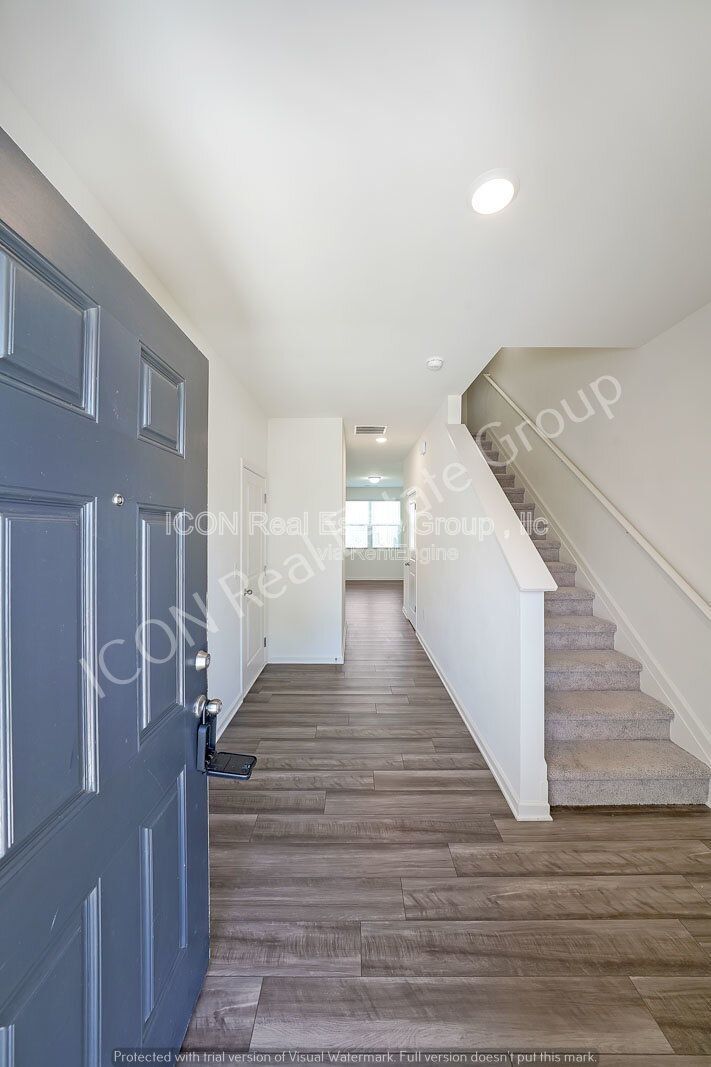 3/2.5 Townhouse close to 41 and downtown property image