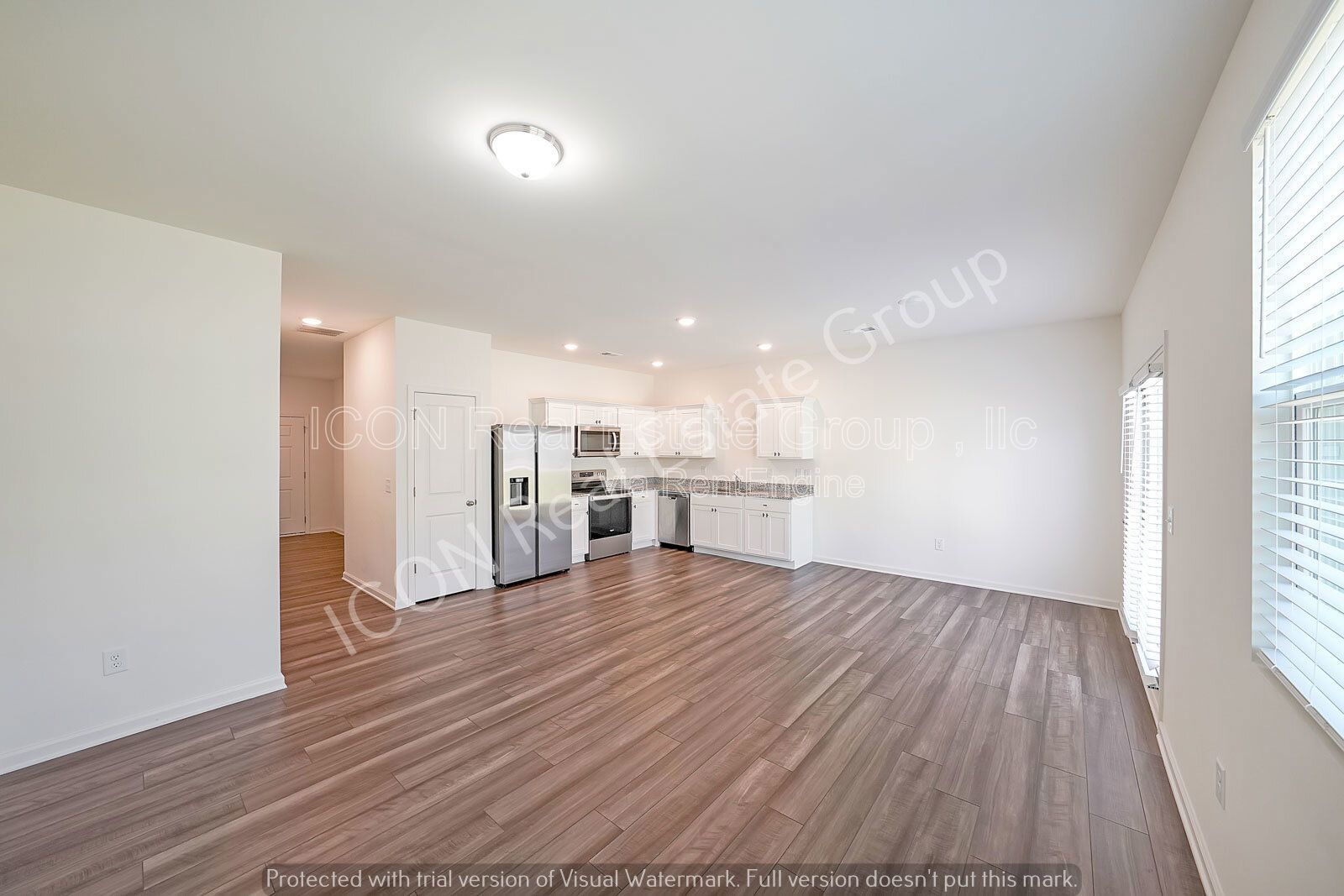 3/2.5 Townhouse close to 41 and downtown property image