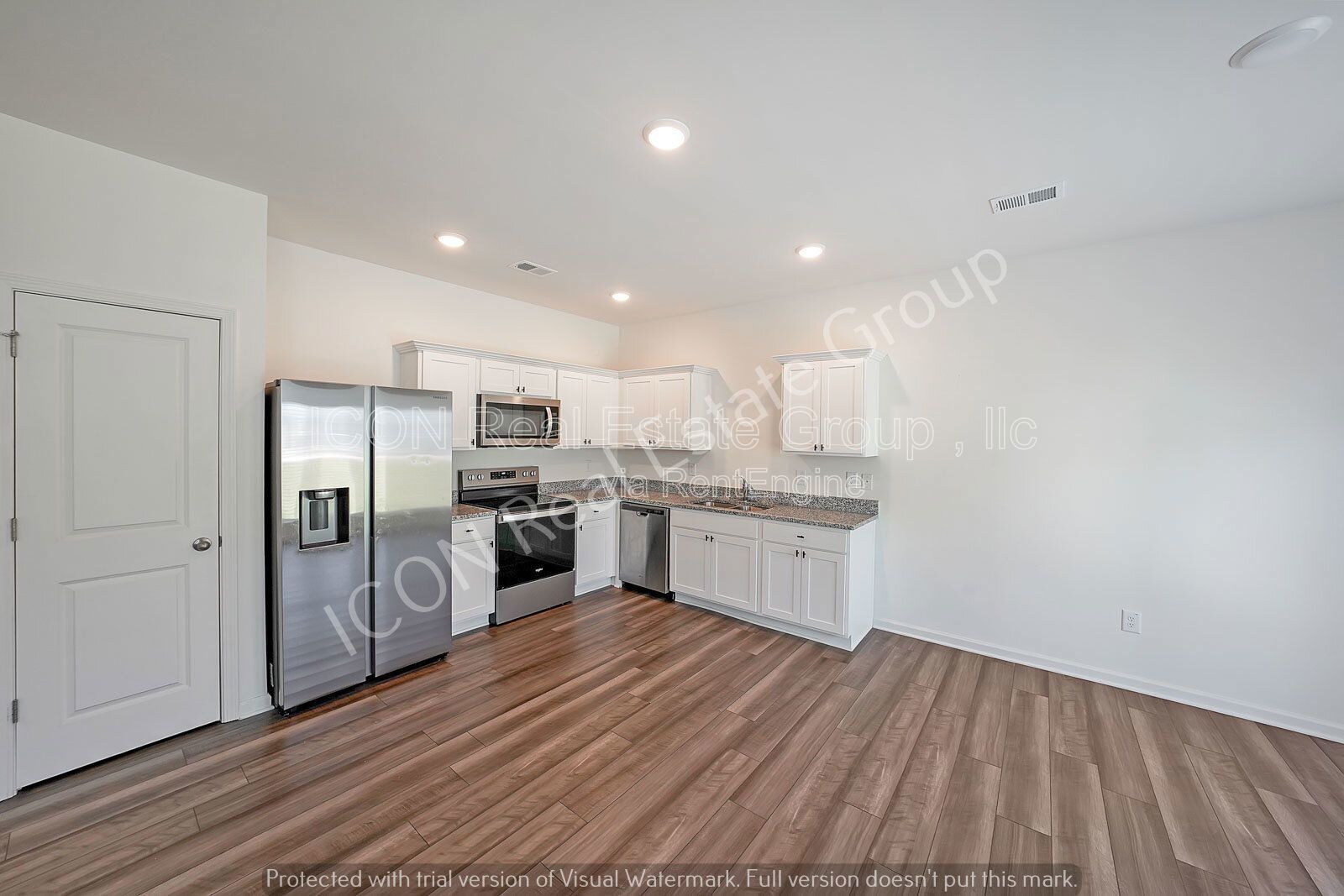 3/2.5 Townhouse close to 41 and downtown property image