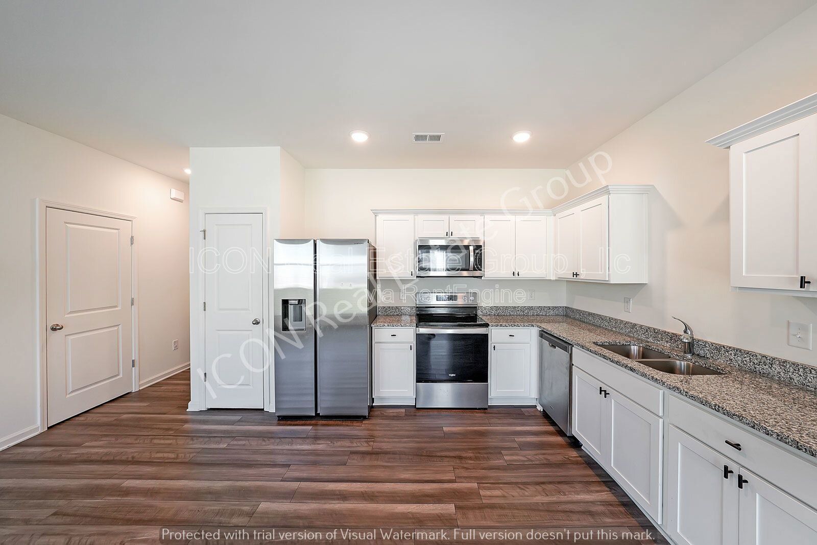 3/2.5 Townhouse close to 41 and downtown property image