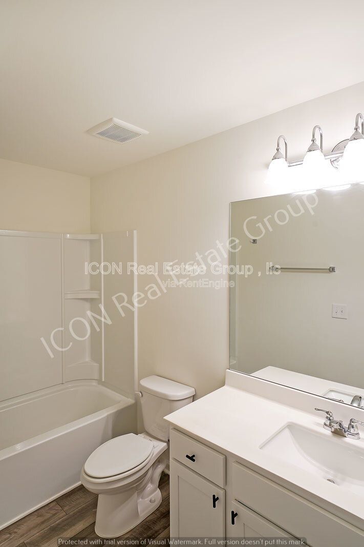 3/2.5 Townhouse close to 41 and downtown property image