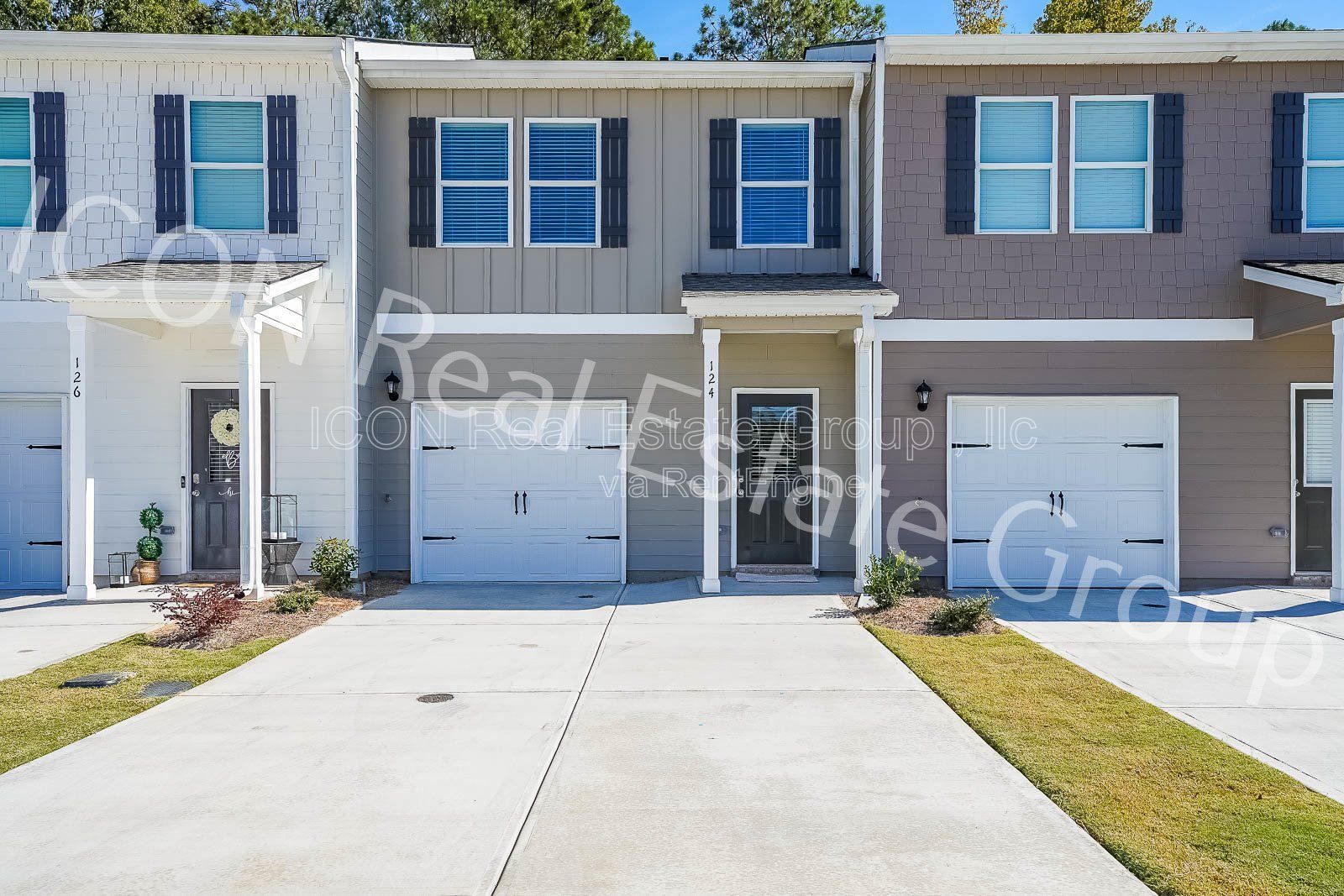 Beautiful 3-Bedroom Townhome with Modern Finishes & Prime Location! property image