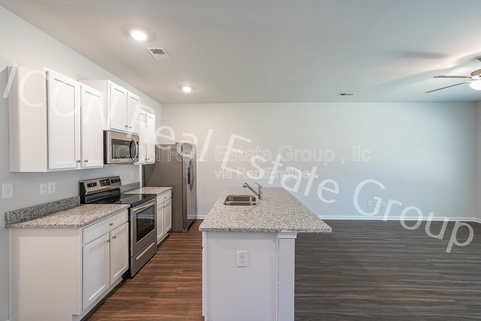 Beautiful 3-Bedroom Townhome with Modern Finishes & Prime Location! property image