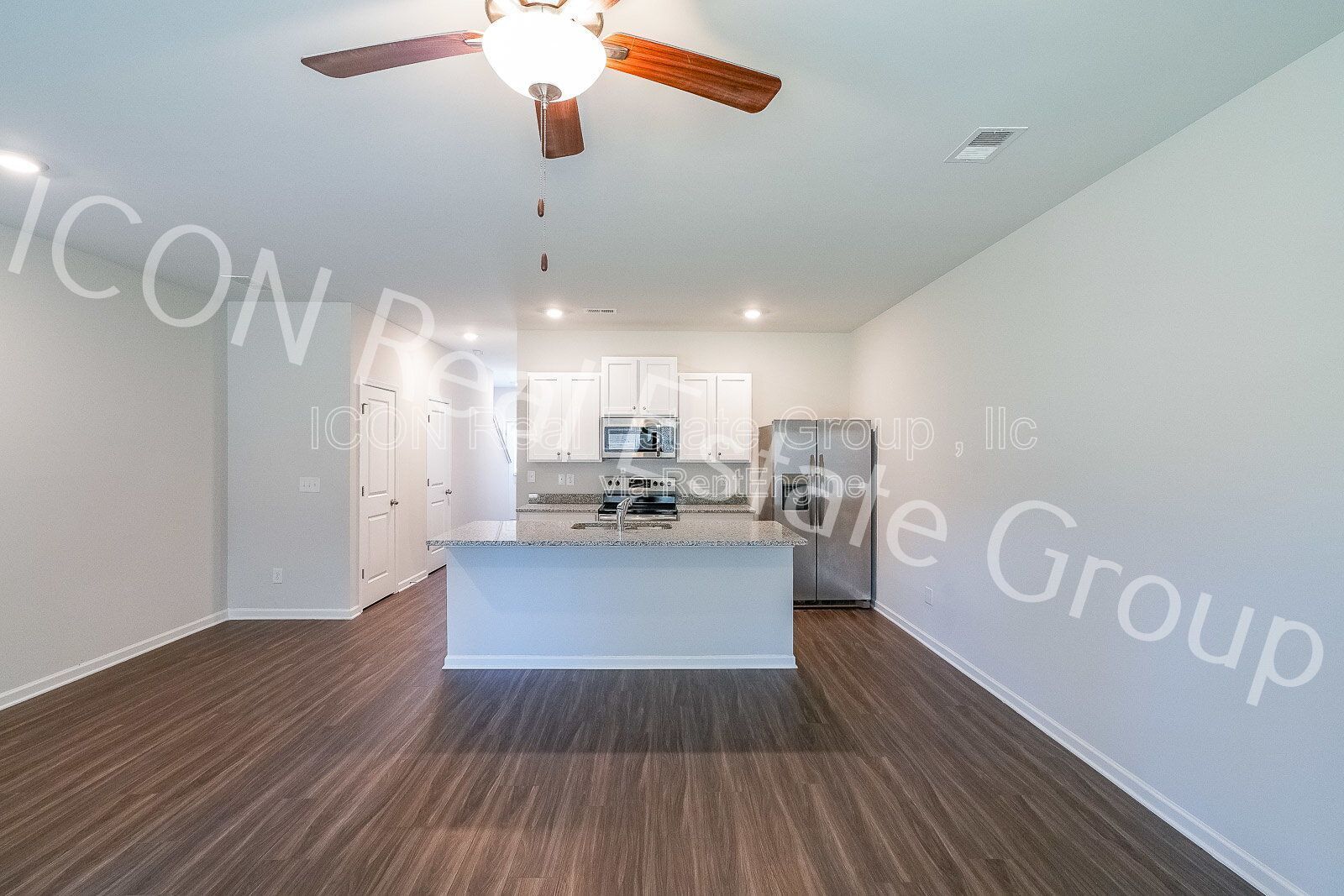 Beautiful 3-Bedroom Townhome with Modern Finishes & Prime Location! property image