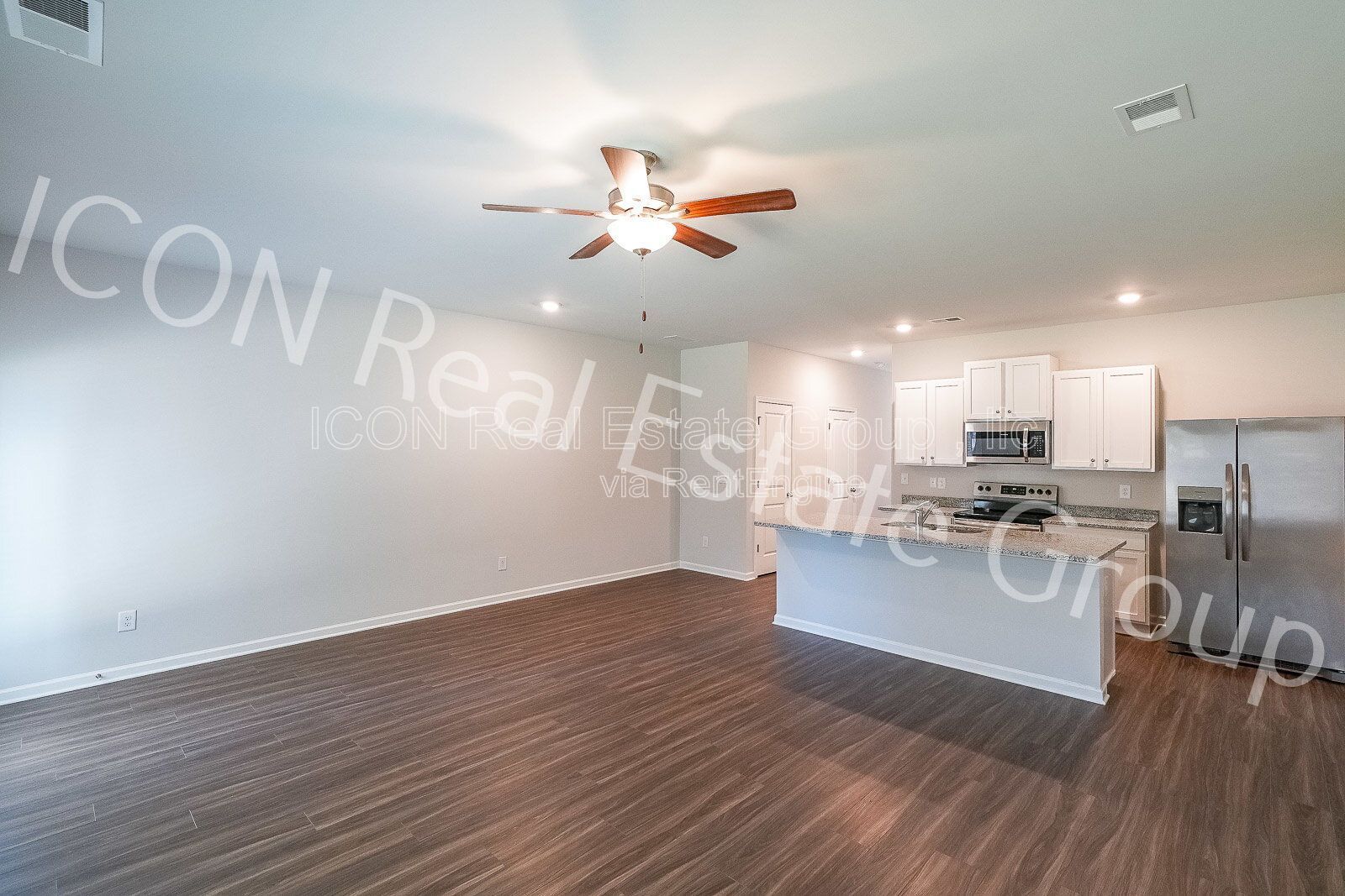 Beautiful 3-Bedroom Townhome with Modern Finishes & Prime Location! property image