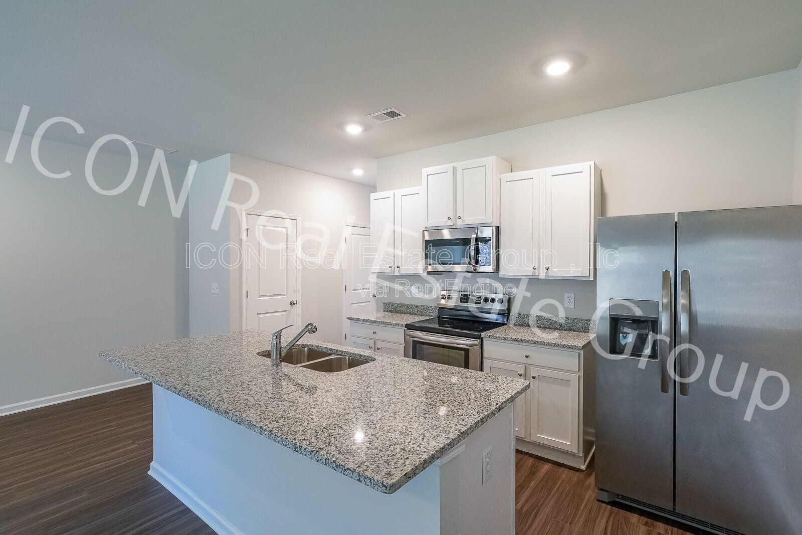 Beautiful 3-Bedroom Townhome with Modern Finishes & Prime Location! property image