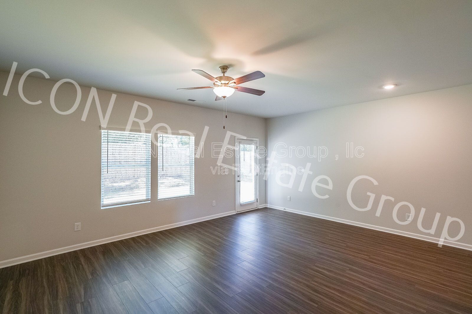 Beautiful 3-Bedroom Townhome with Modern Finishes & Prime Location! property image