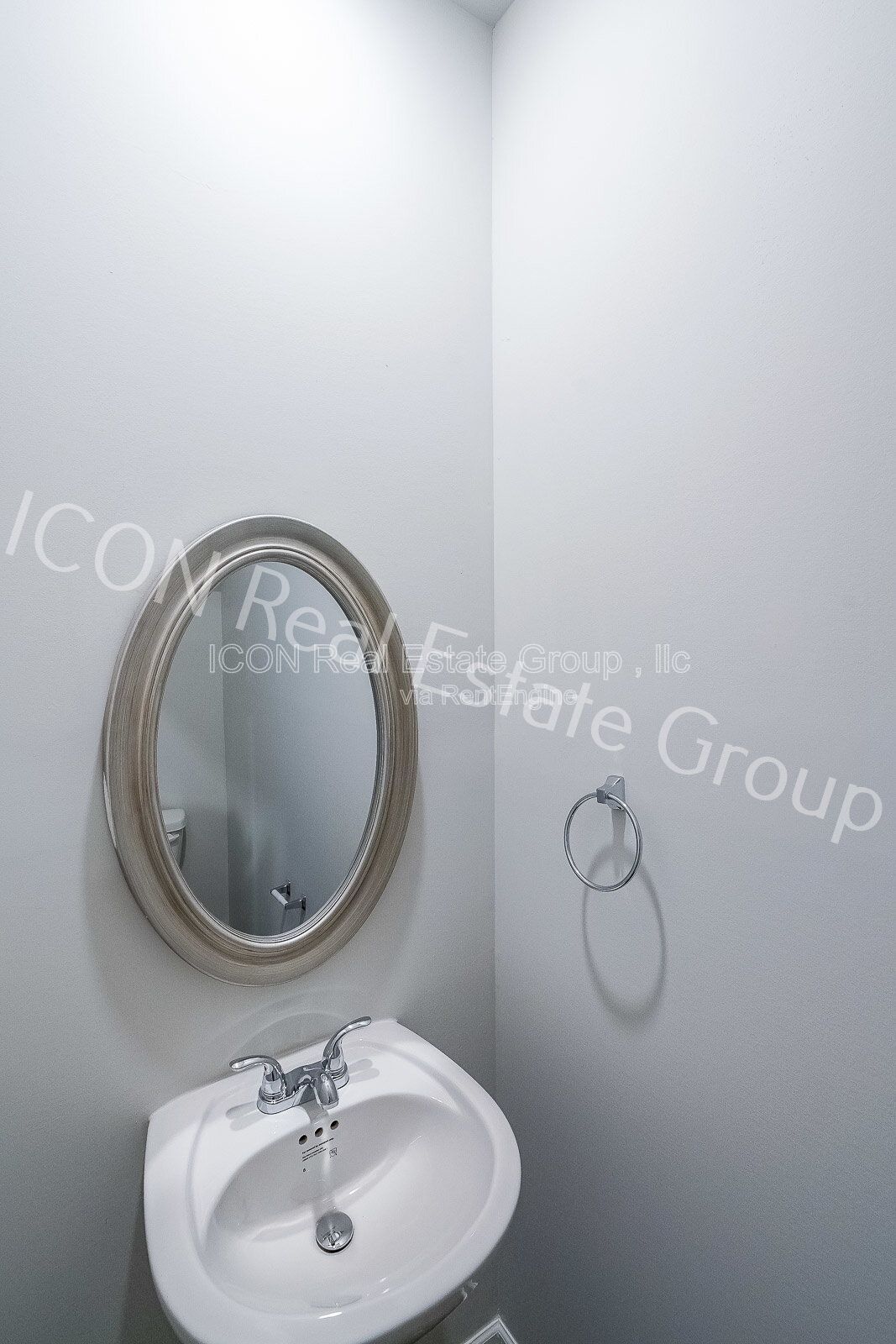 Beautiful 3-Bedroom Townhome with Modern Finishes & Prime Location! property image