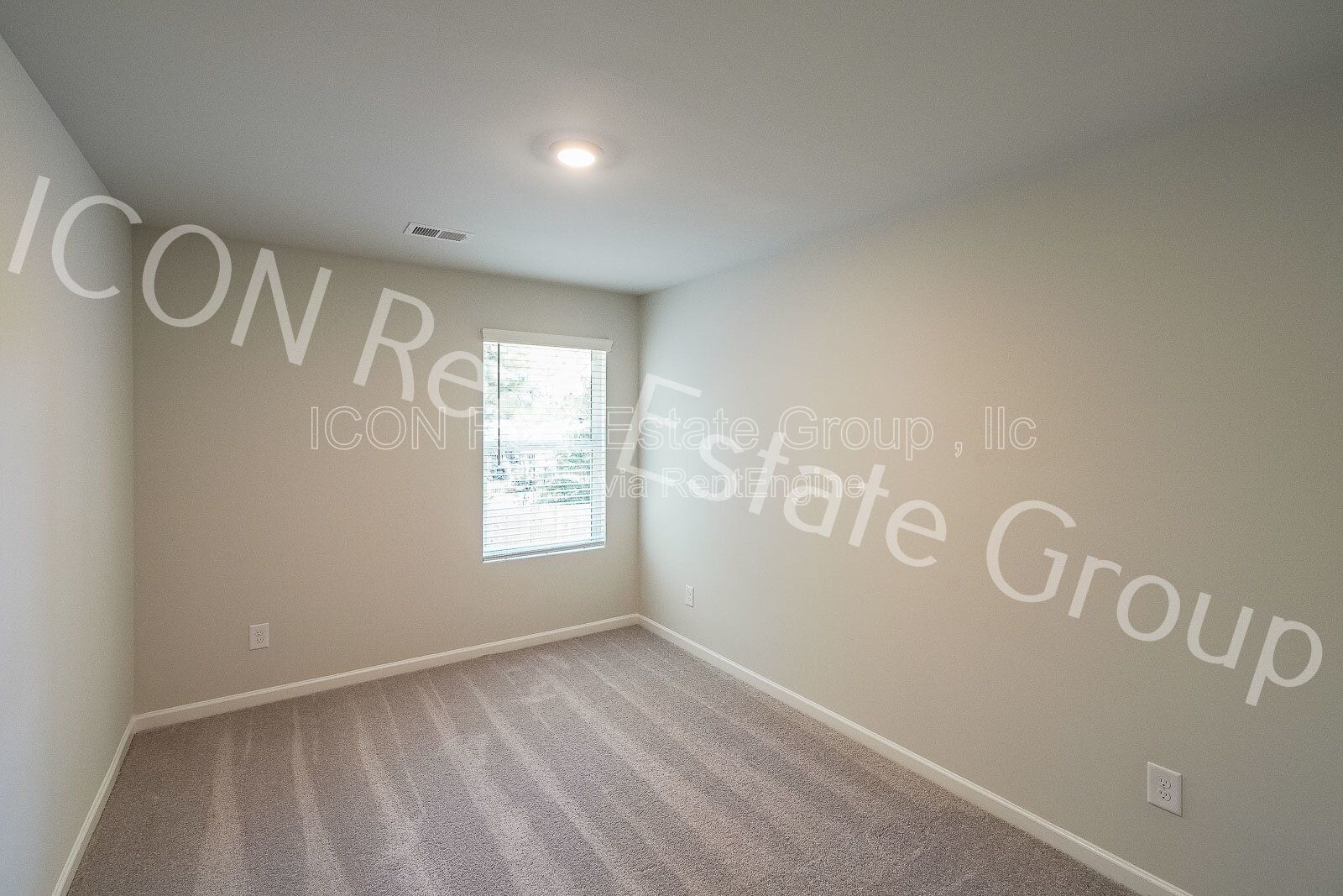 Beautiful 3-Bedroom Townhome with Modern Finishes & Prime Location! property image