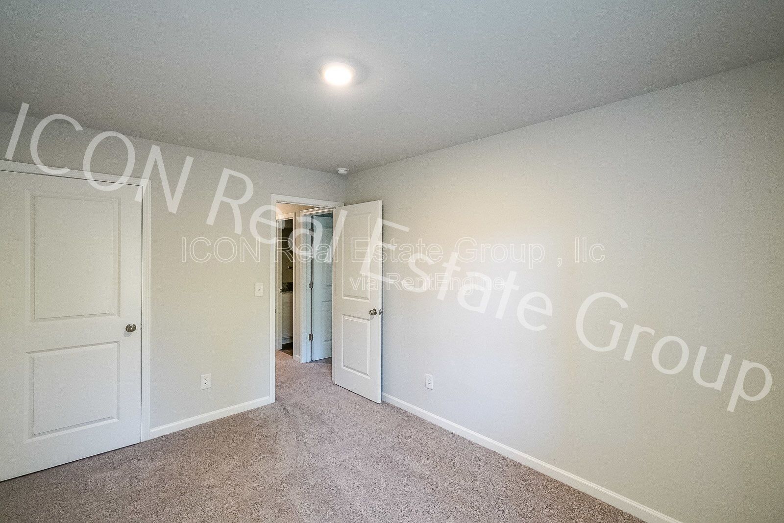 Beautiful 3-Bedroom Townhome with Modern Finishes & Prime Location! property image