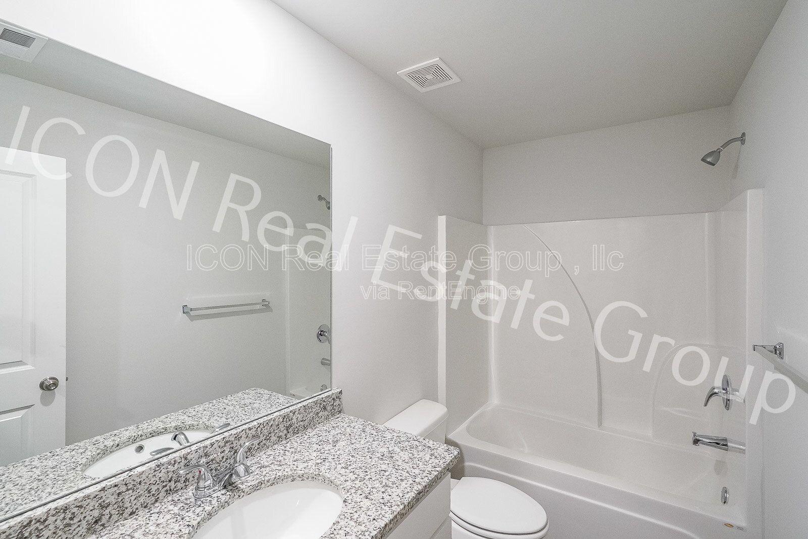 Beautiful 3-Bedroom Townhome with Modern Finishes & Prime Location! property image