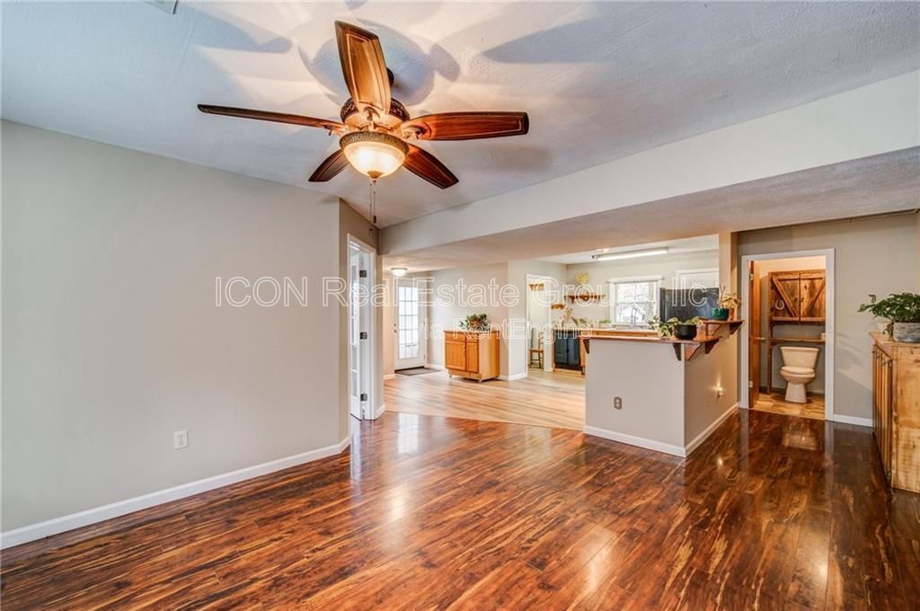 1/1.5 home in the country property image