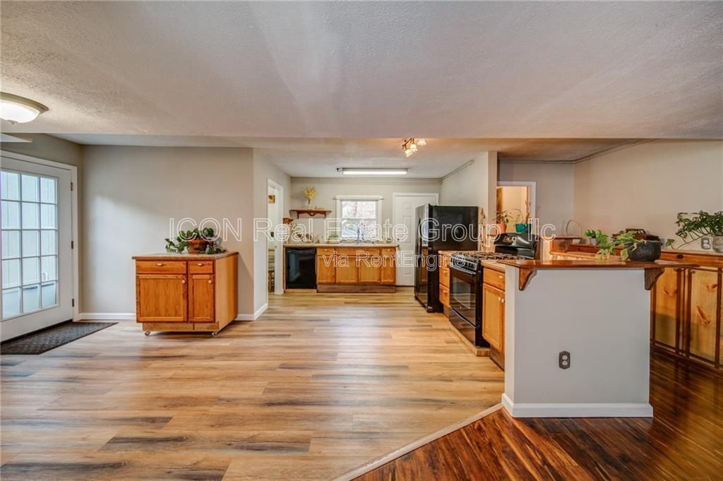 1/1.5 home in the country property image