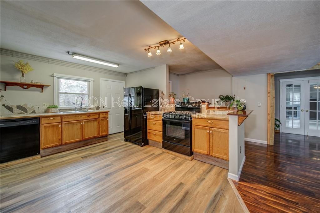 1/1.5 home in the country property image