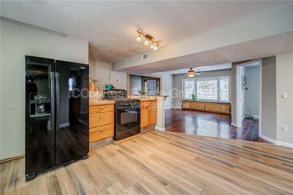1/1.5 home in the country property image