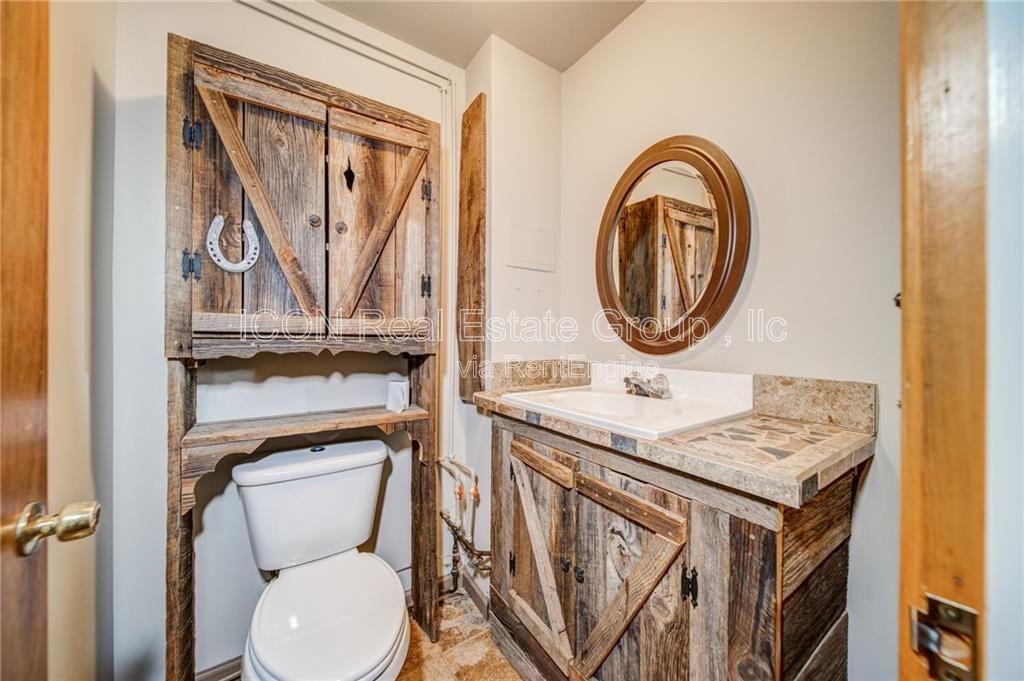 1/1.5 home in the country property image