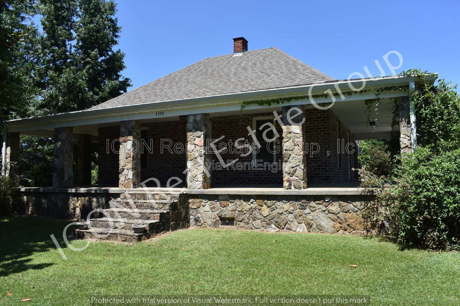 1/1 home with detached garage property image