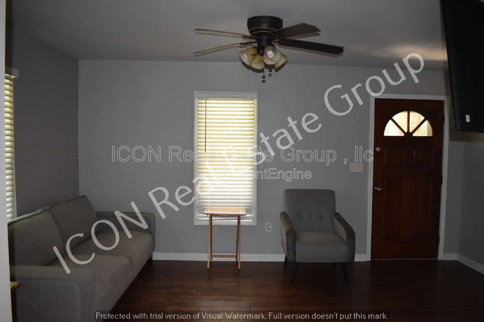 1/1 home with detached garage property image