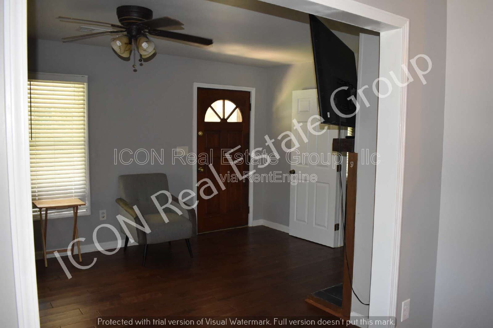 1/1 home with detached garage property image
