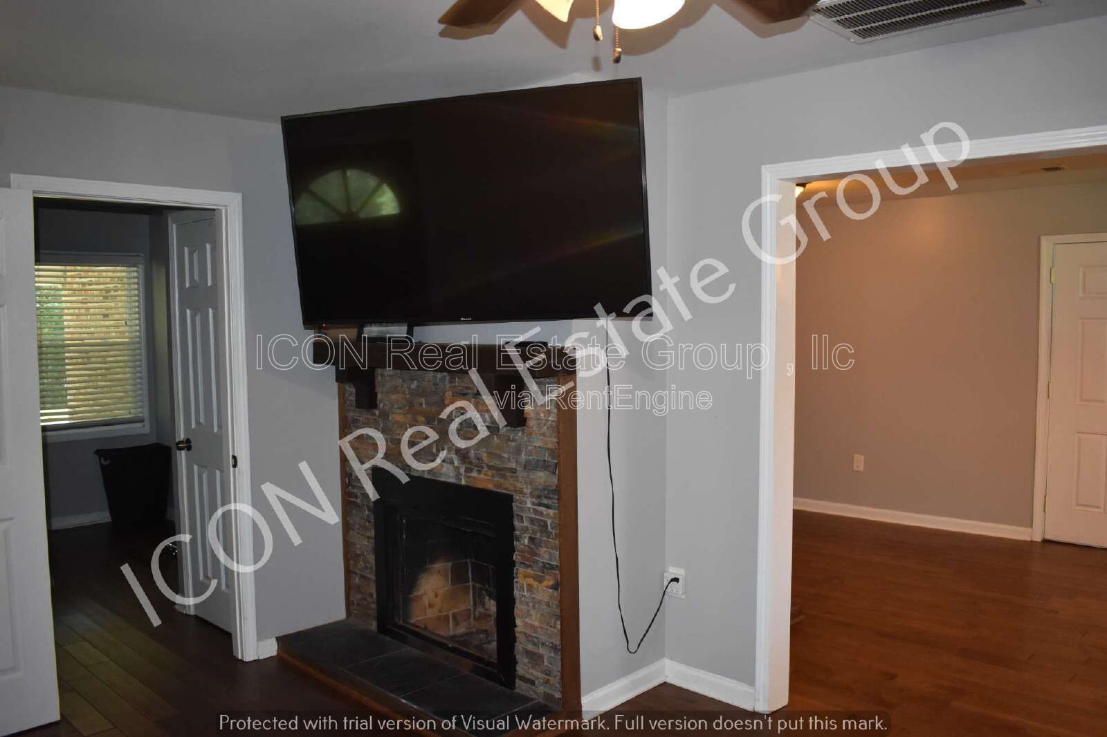 1/1 home with detached garage property image