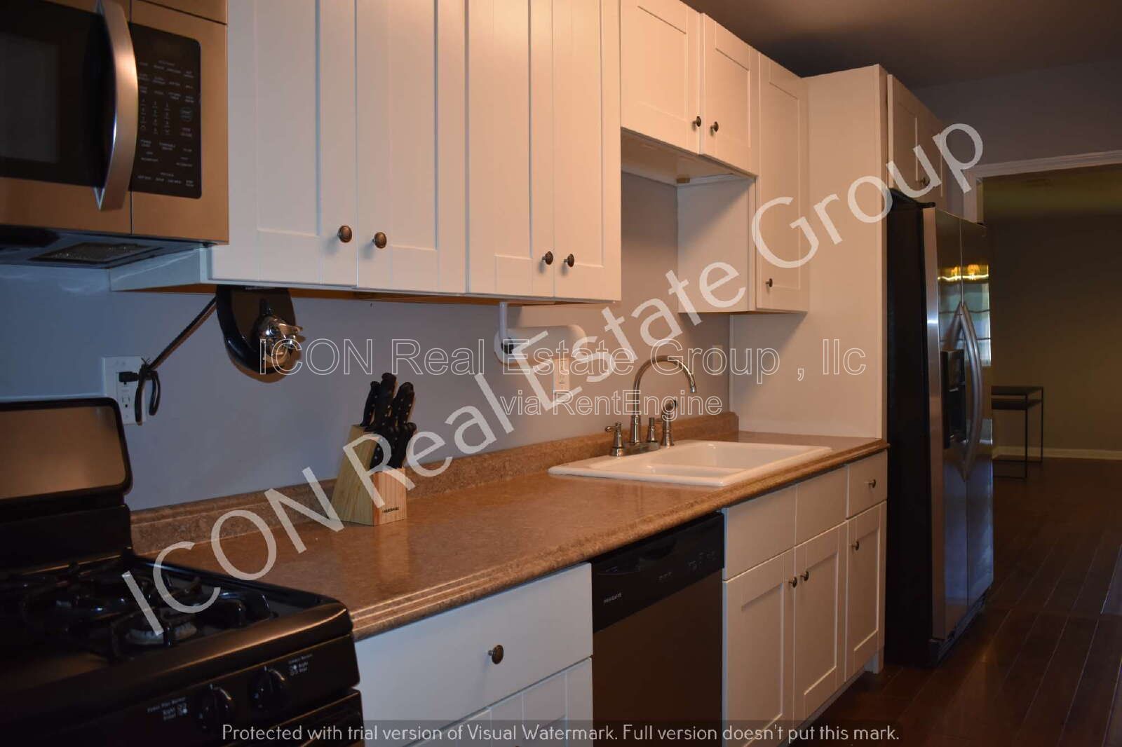 1/1 home with detached garage property image