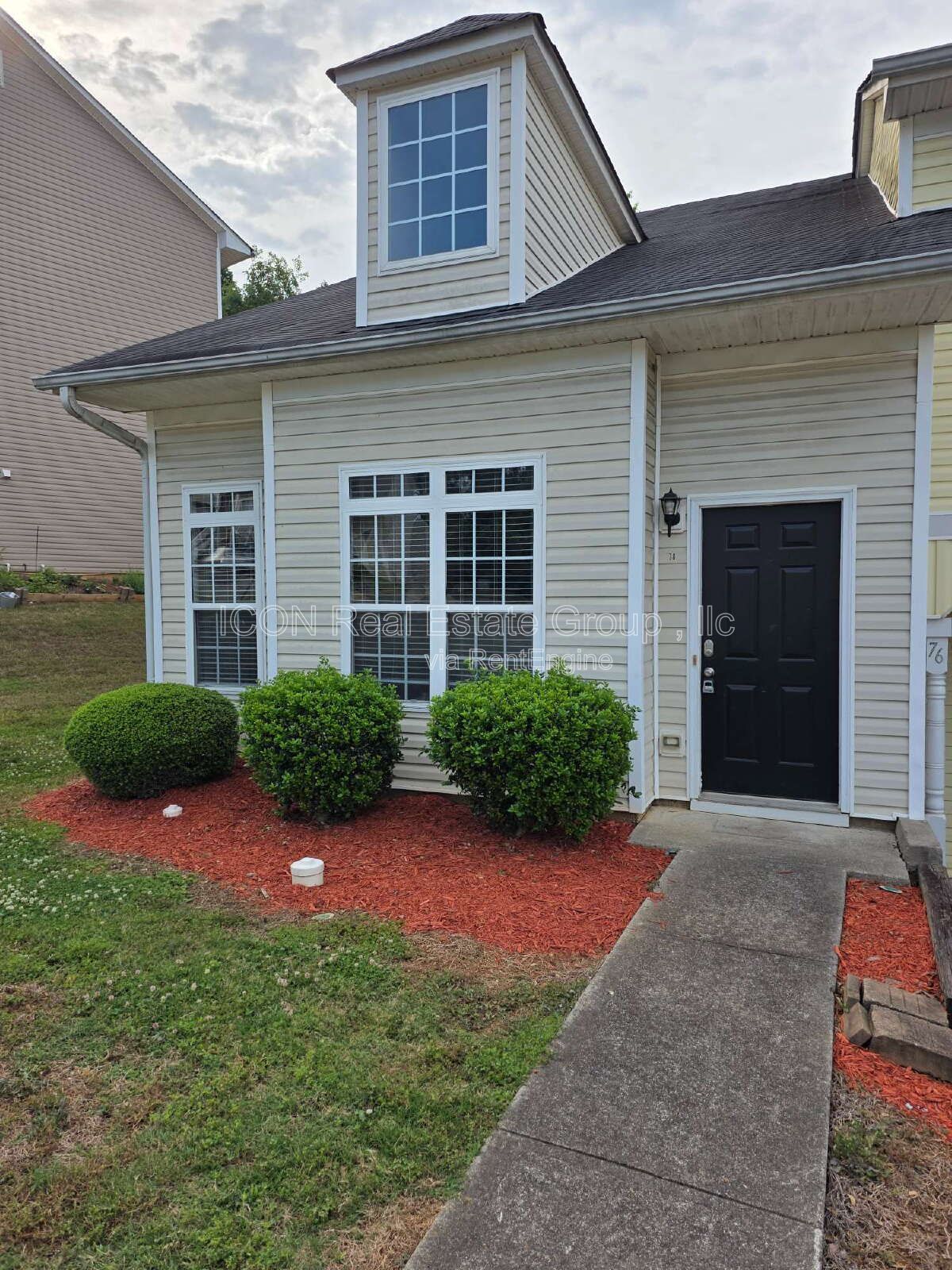 2/2 Townhome close to shopping and dining property image
