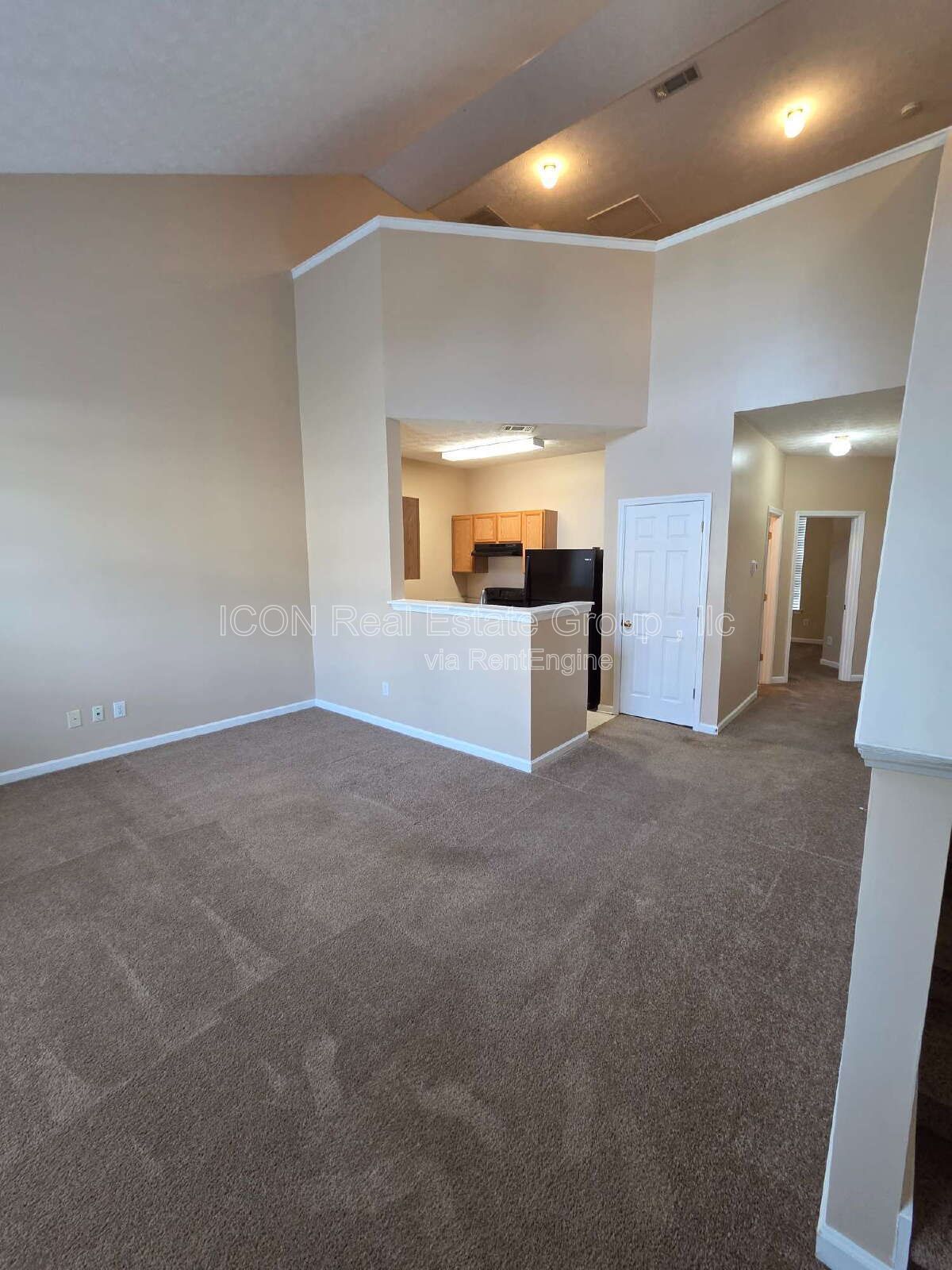 2/2 Townhome close to shopping and dining property image