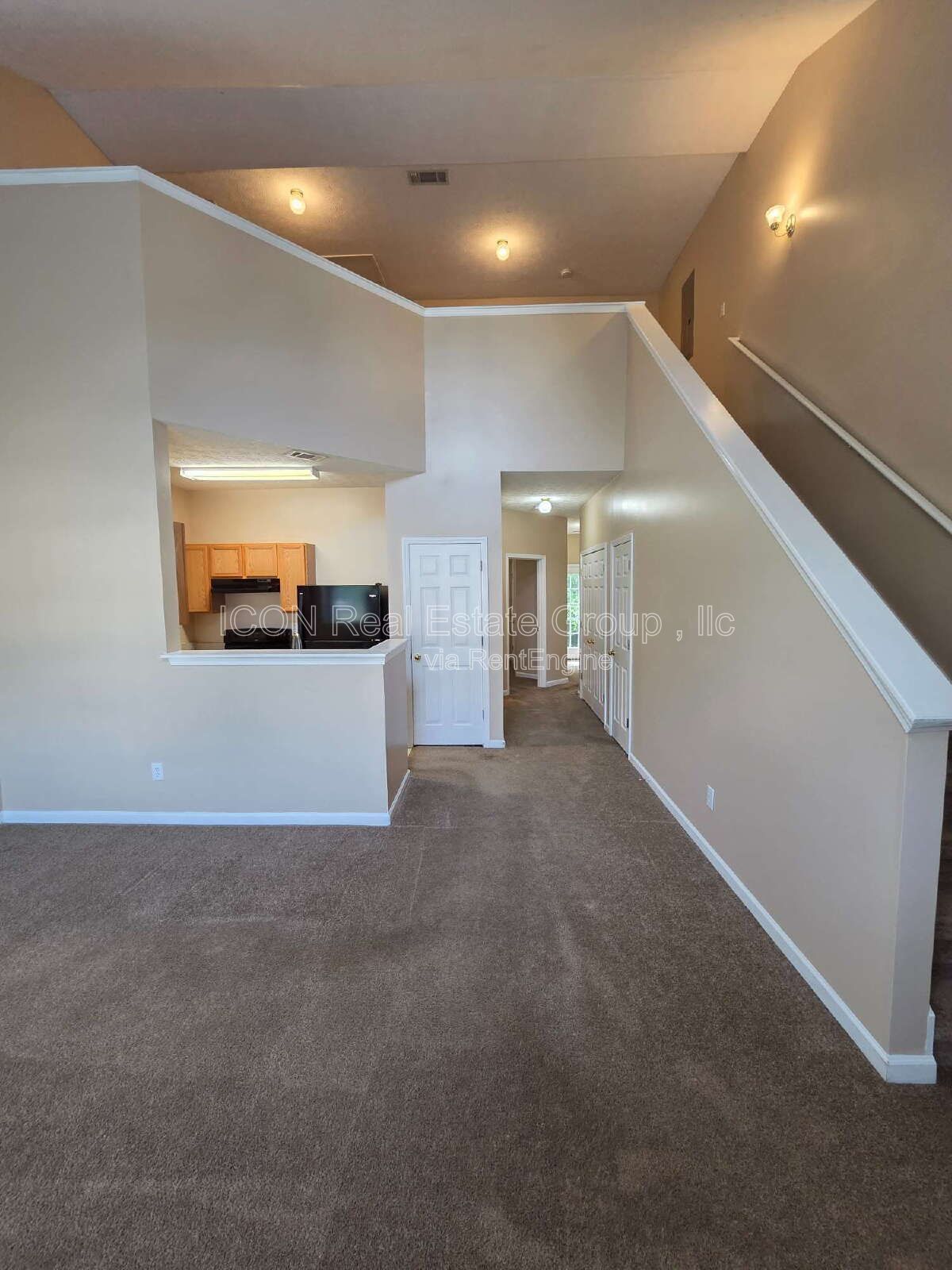 2/2 Townhome close to shopping and dining property image