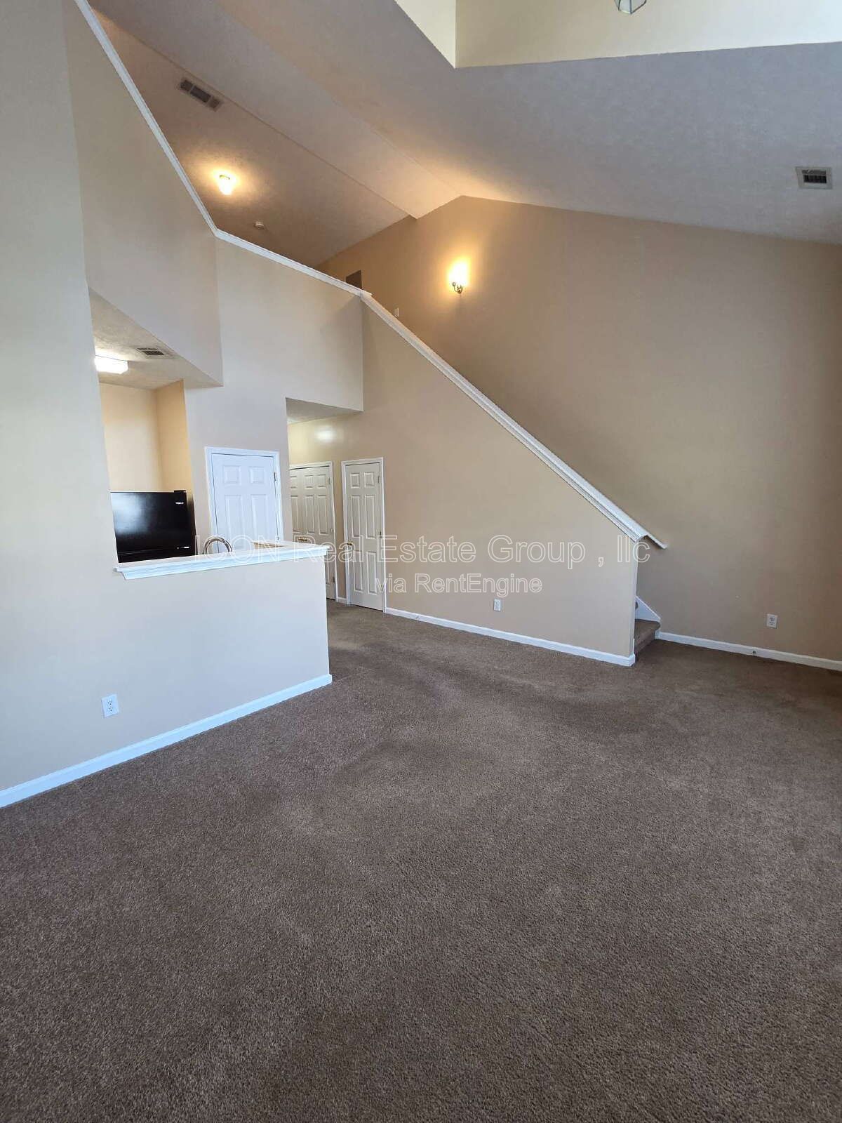 2/2 Townhome close to shopping and dining property image