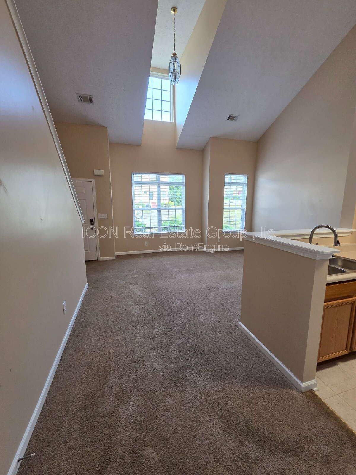 2/2 Townhome close to shopping and dining property image