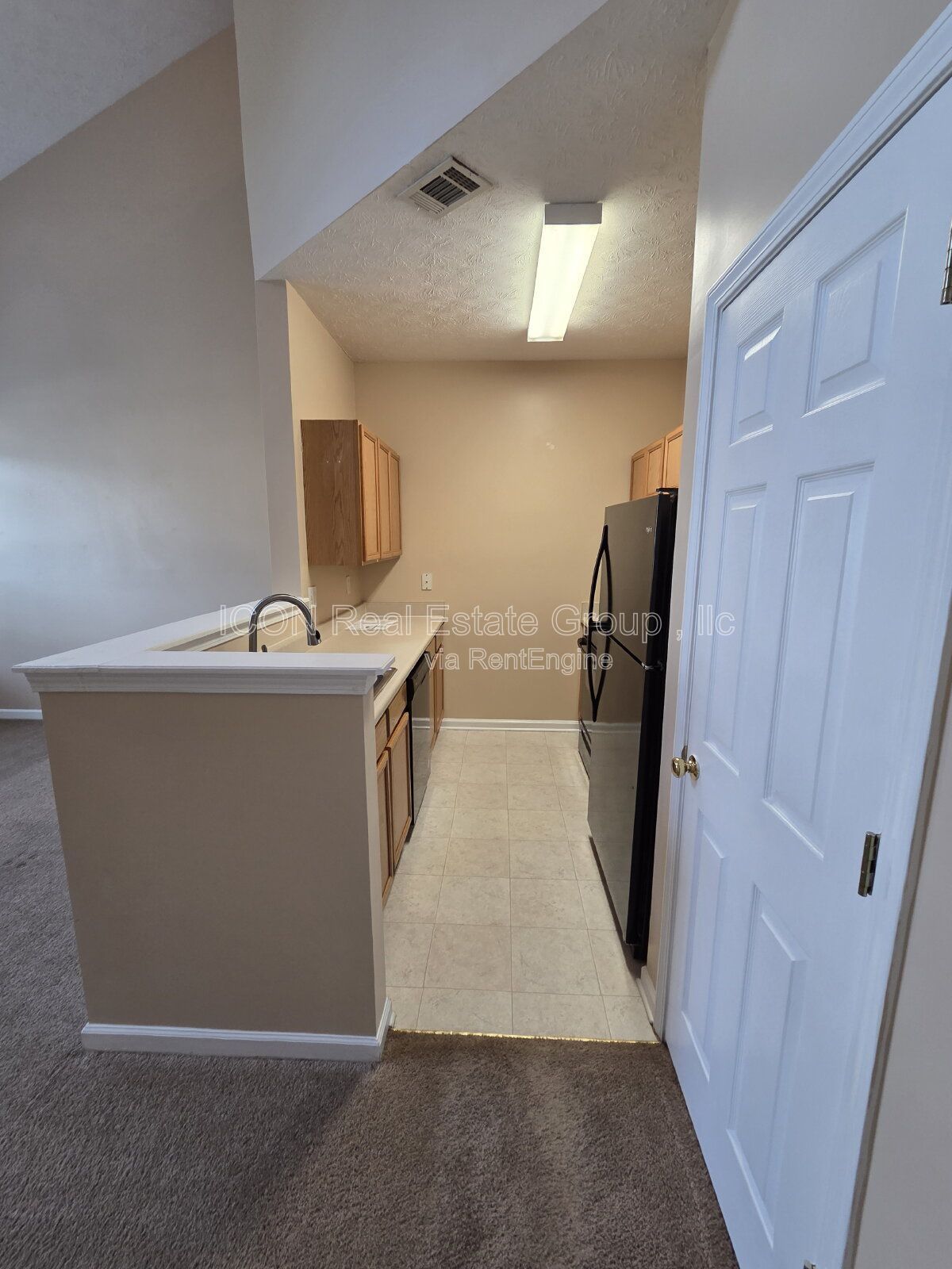 2/2 Townhome close to shopping and dining property image