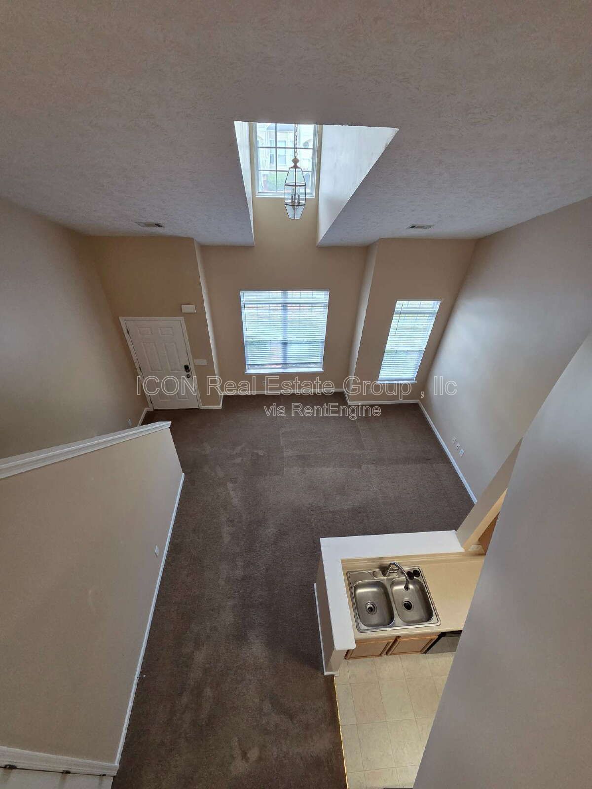 2/2 Townhome close to shopping and dining property image