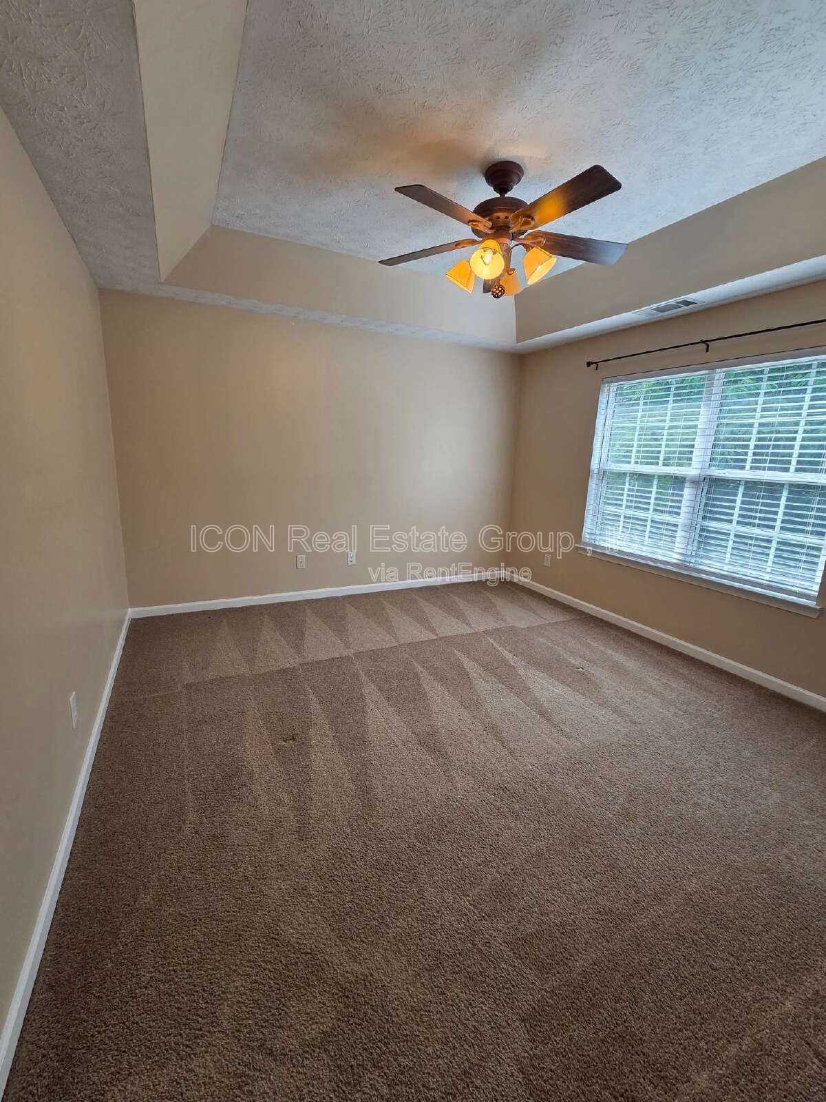 2/2 Townhome close to shopping and dining property image