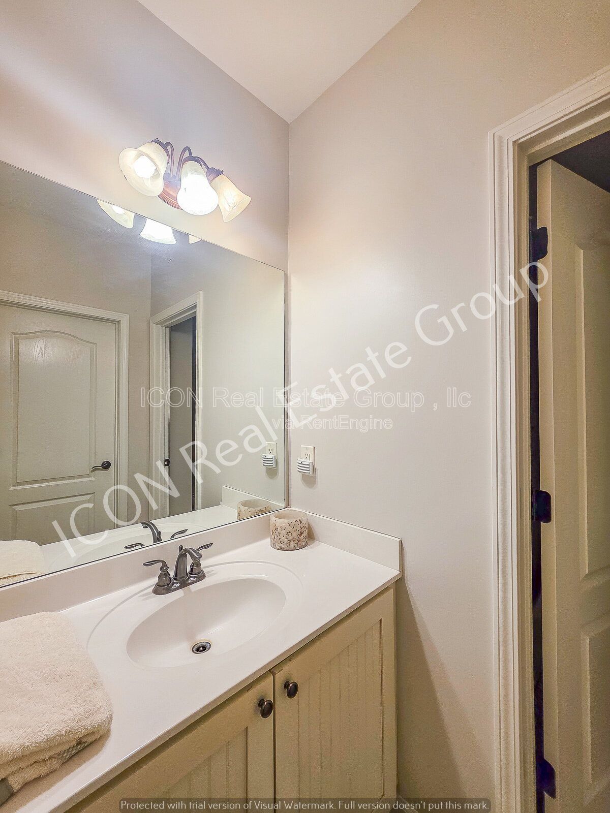 5/5 Executive Home in Canton-Ranch on full finished basement! property image