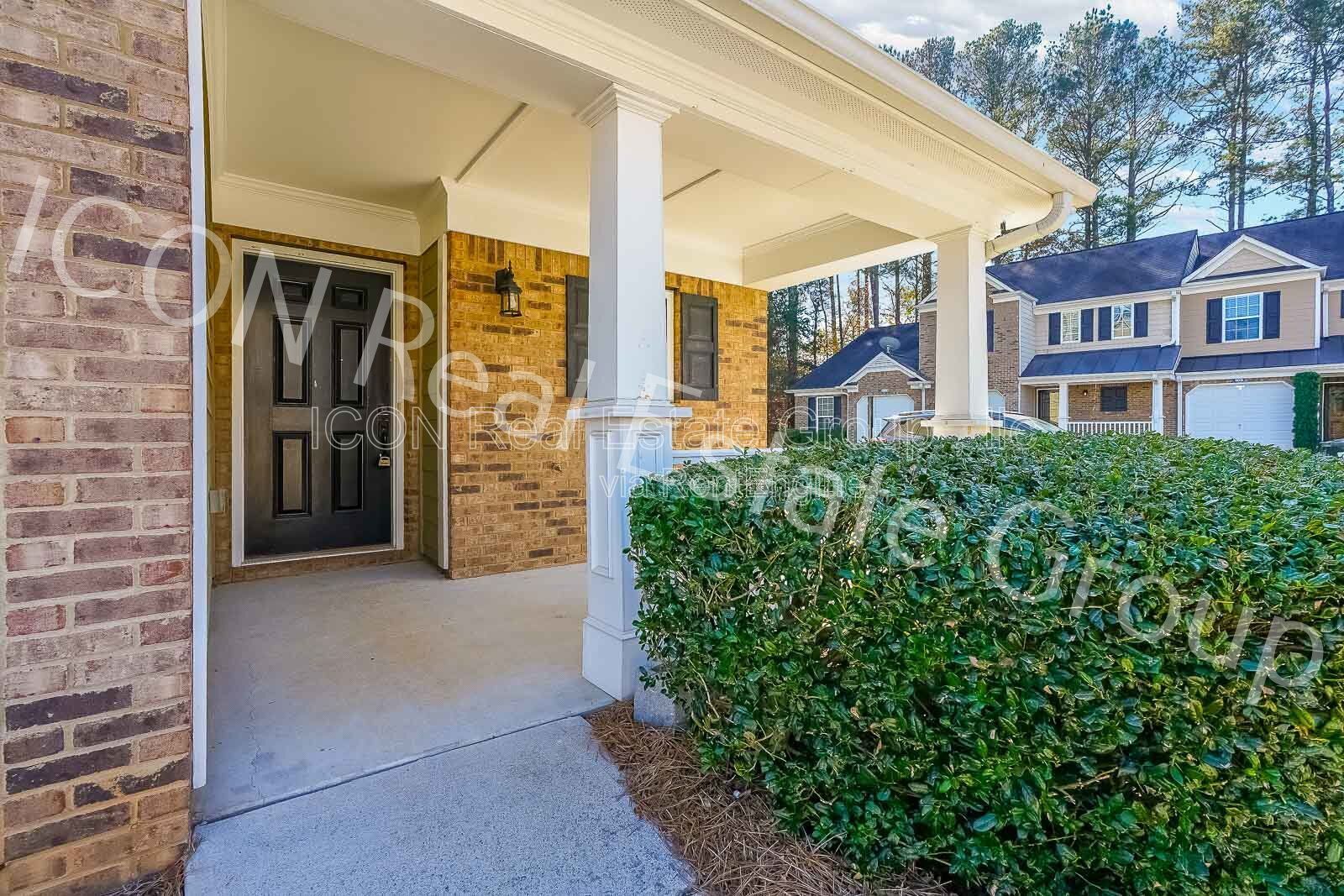 2/2.5 end unit townhome in Woodstock property image