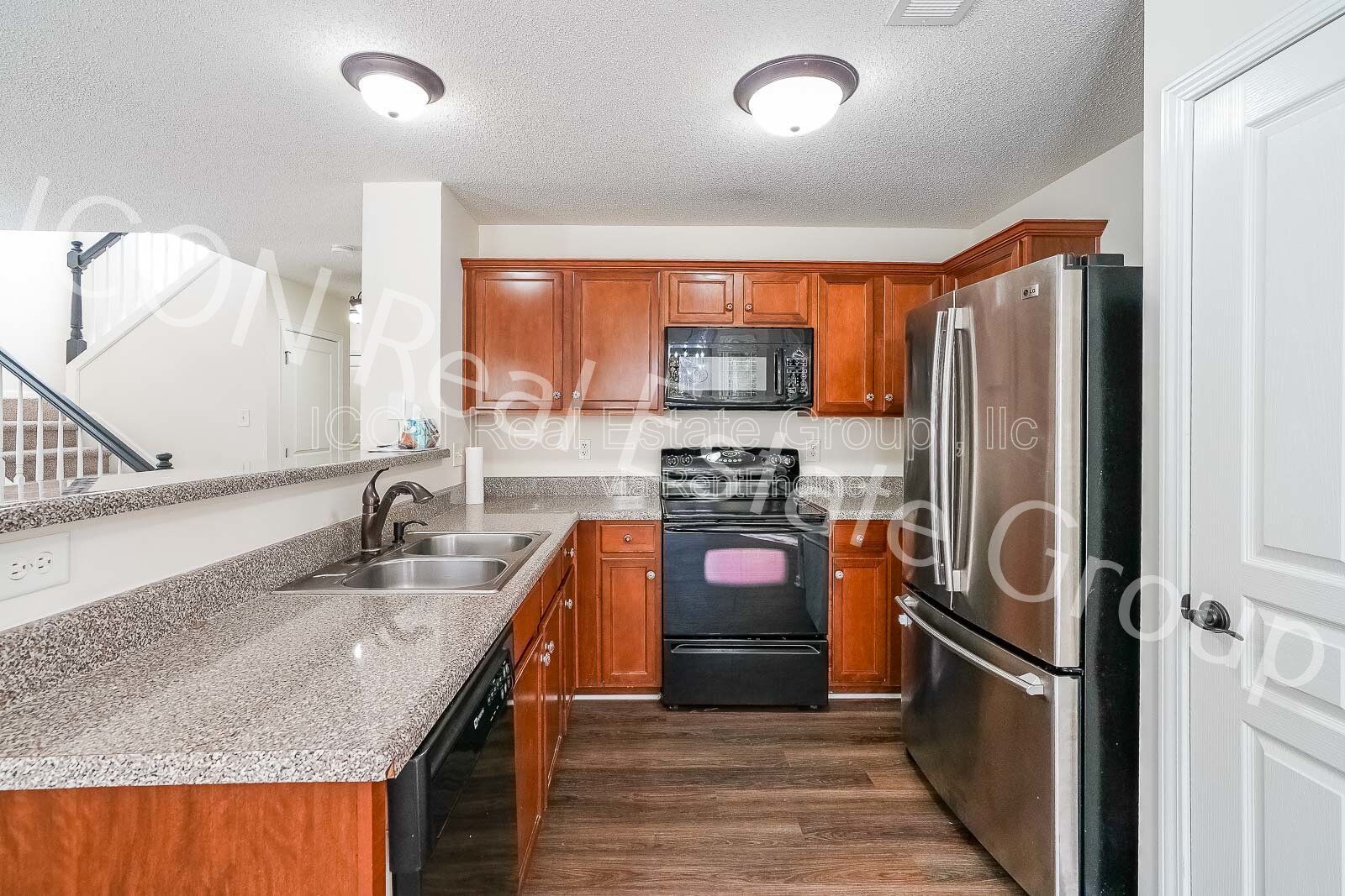 2/2.5 end unit townhome in Woodstock property image