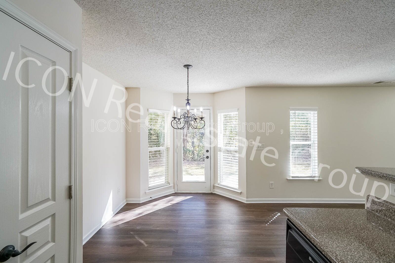 2/2.5 end unit townhome in Woodstock property image