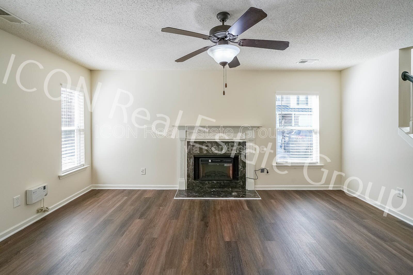 2/2.5 end unit townhome in Woodstock property image