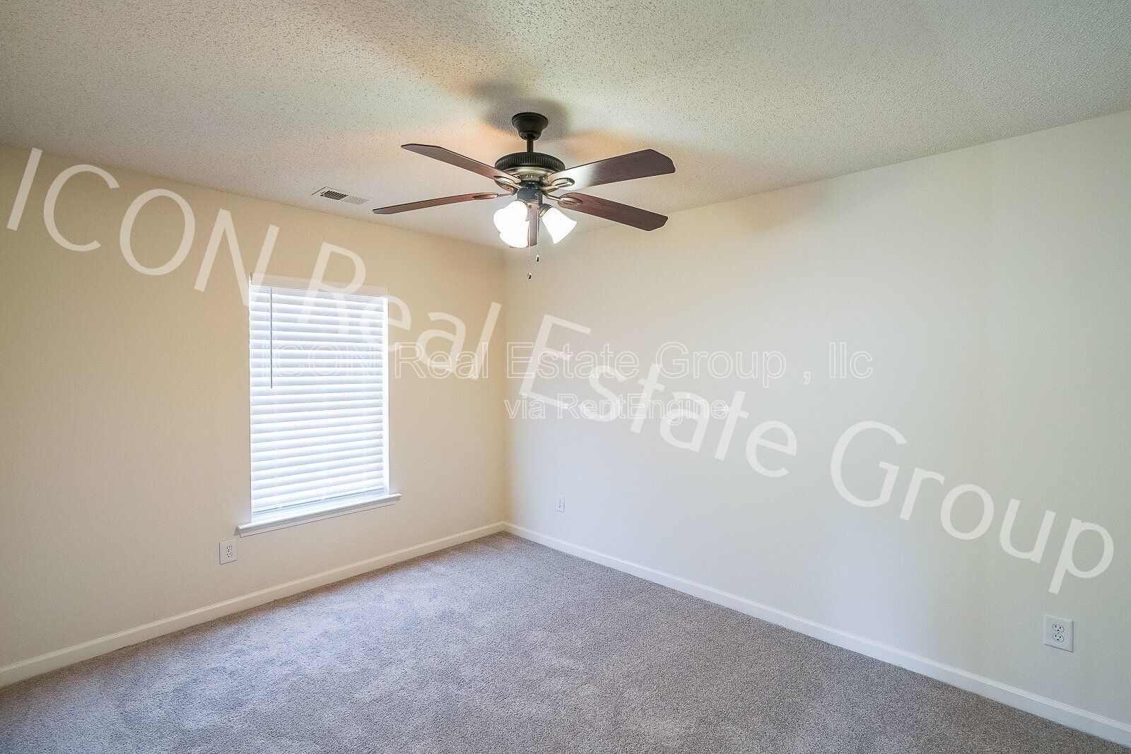 2/2.5 end unit townhome in Woodstock property image