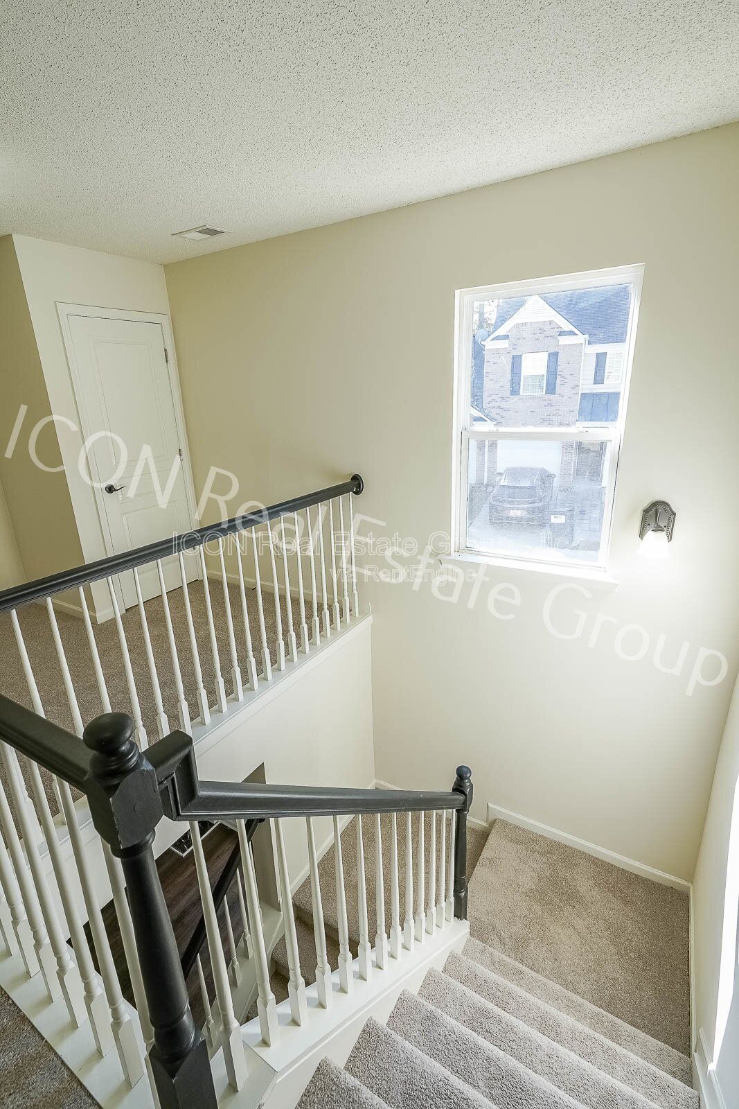 2/2.5 end unit townhome in Woodstock property image