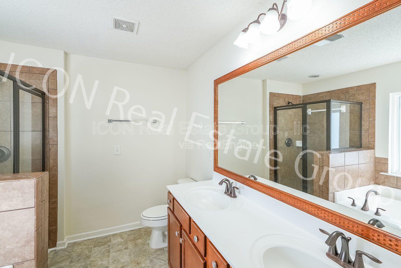 2/2.5 end unit townhome in Woodstock property image