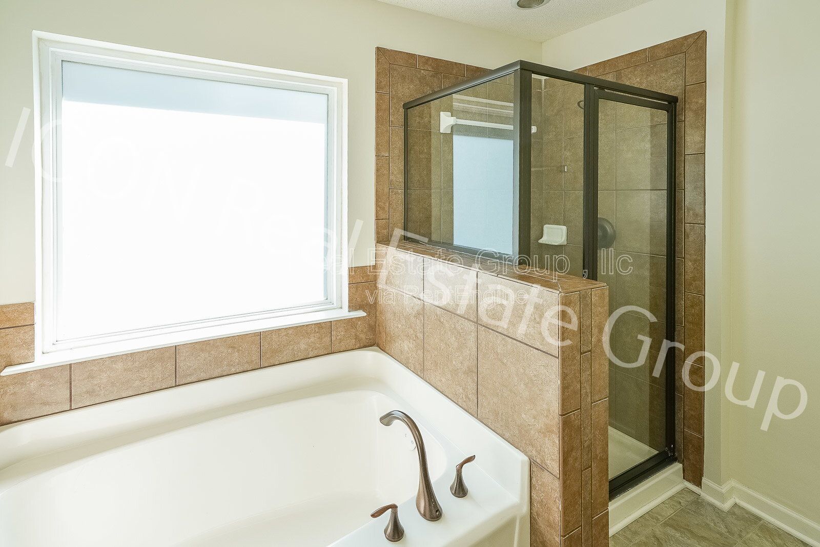 2/2.5 end unit townhome in Woodstock property image