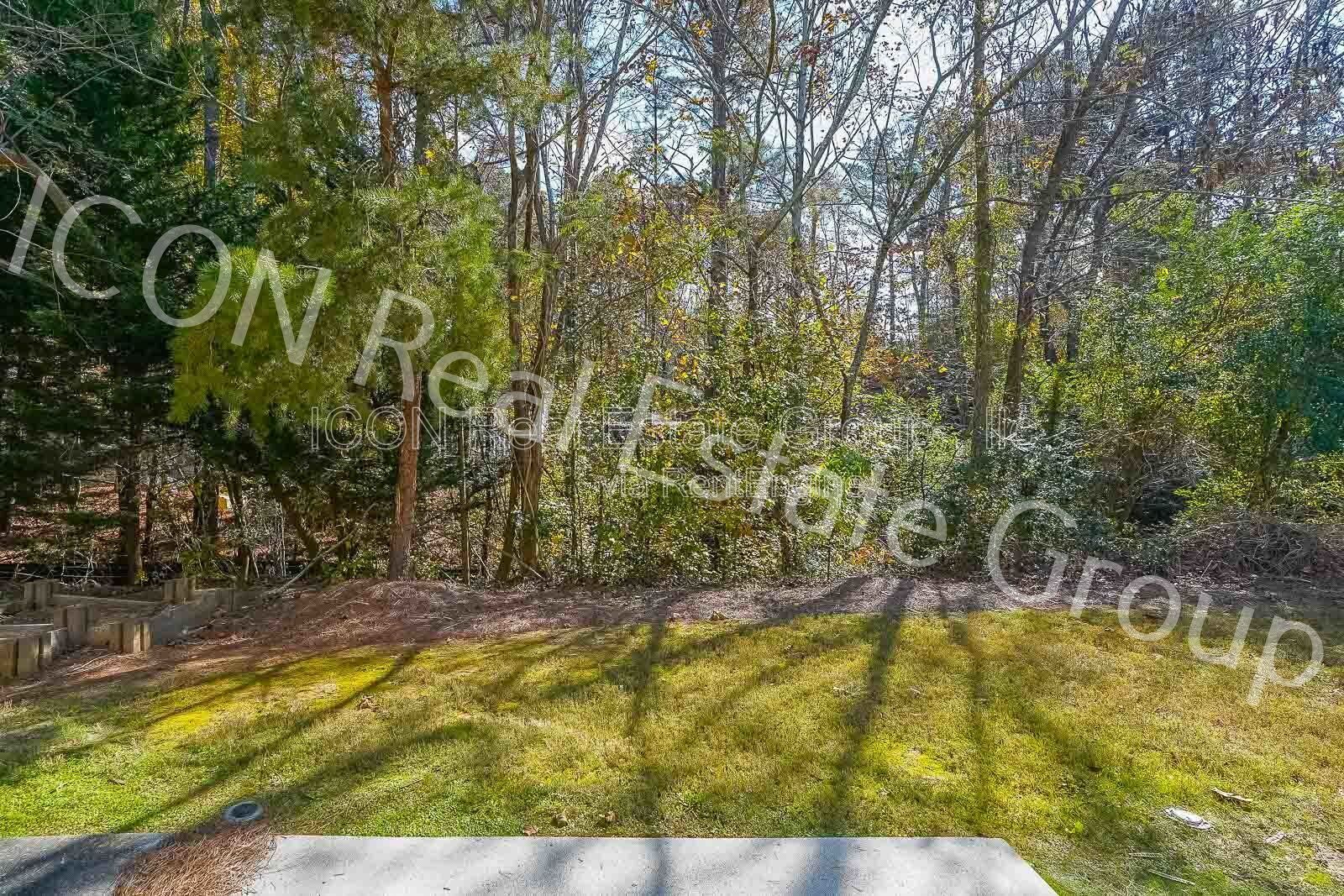 2/2.5 end unit townhome in Woodstock property image