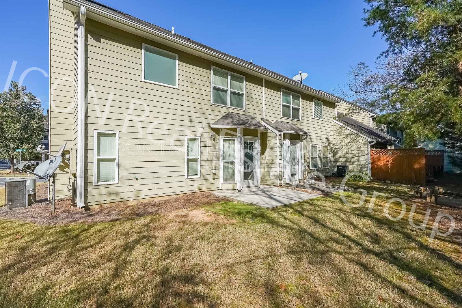 2/2.5 end unit townhome in Woodstock property image