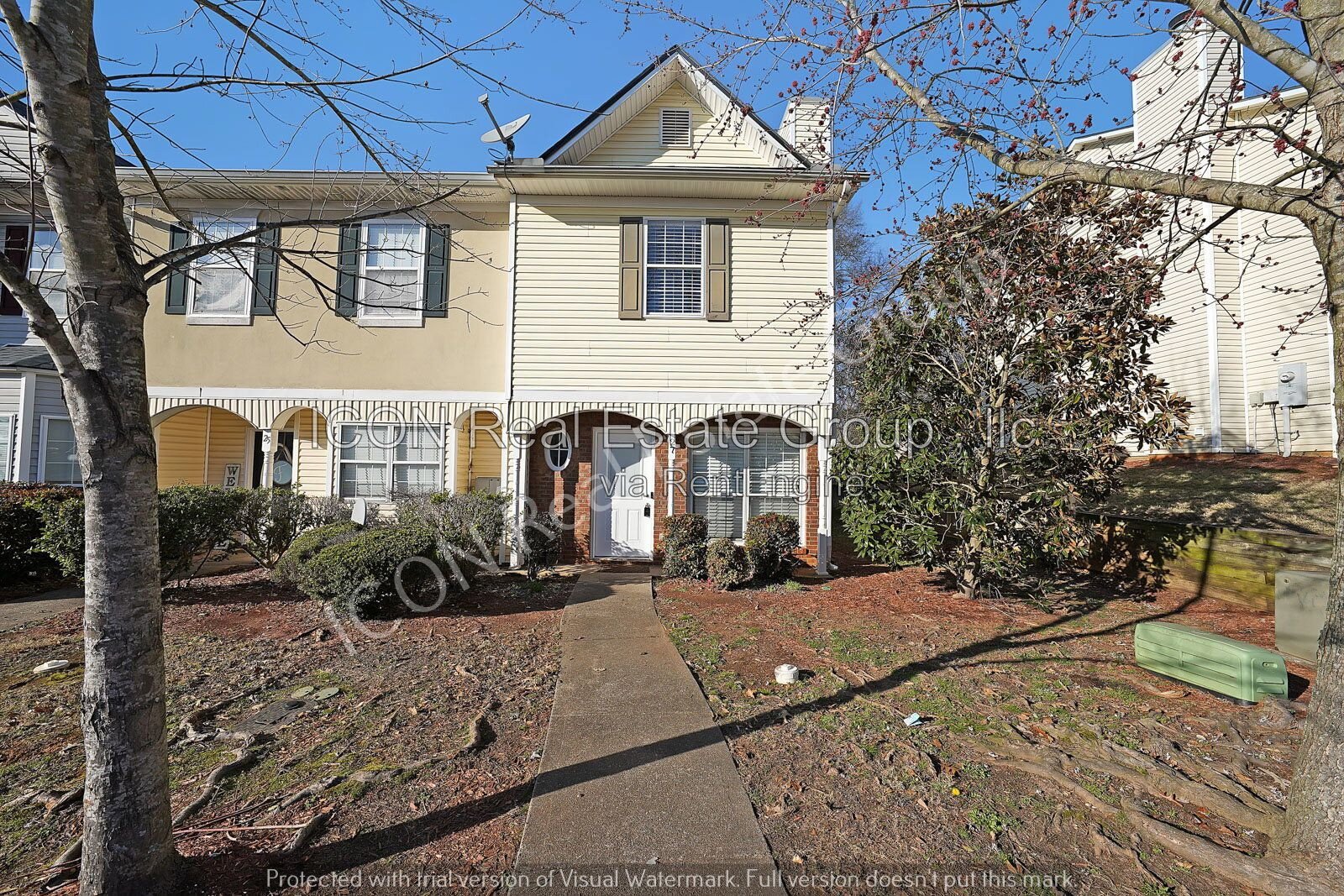 2/2.5 End unit town home close to dining and shopping property image