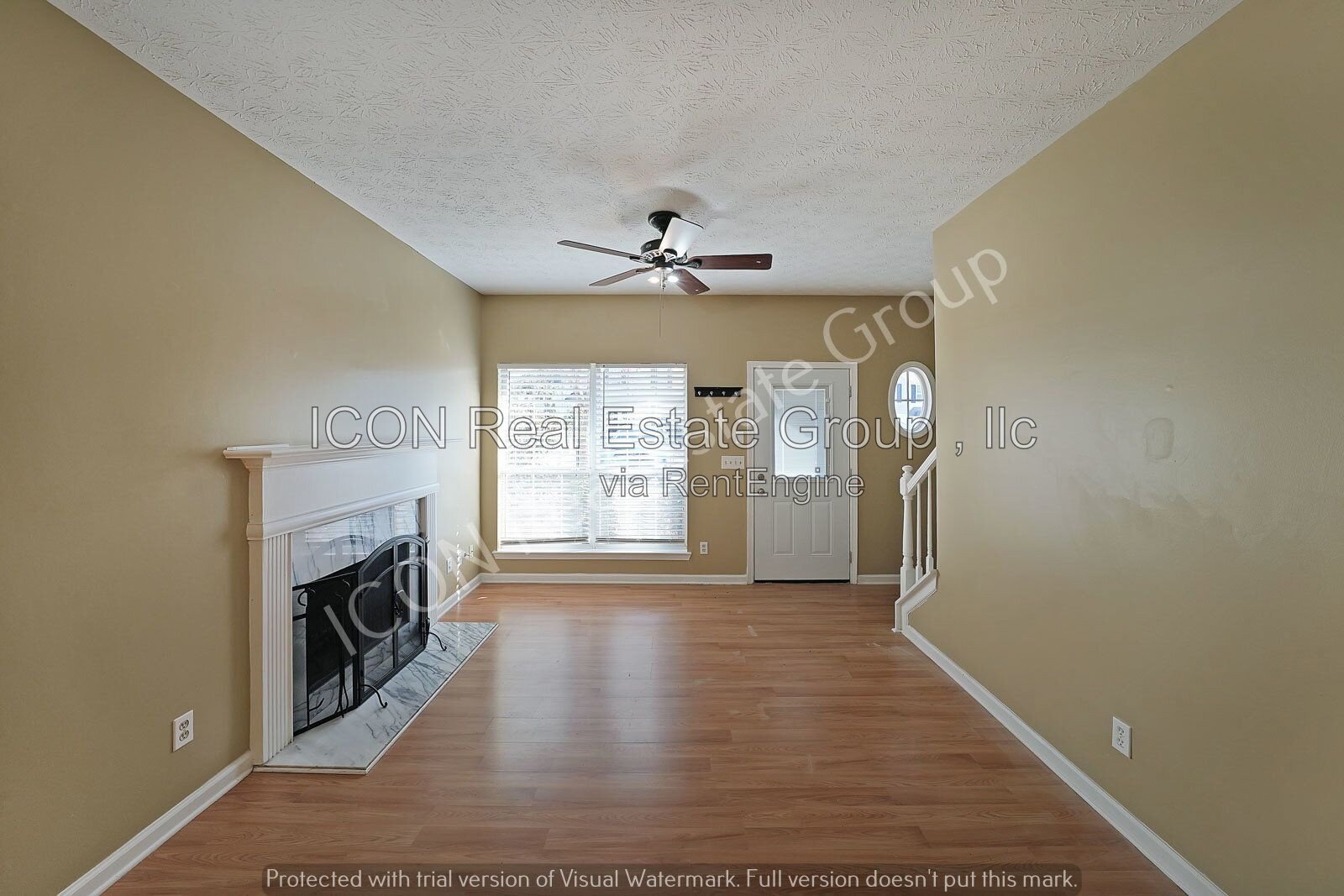 2/2.5 End unit town home close to dining and shopping property image