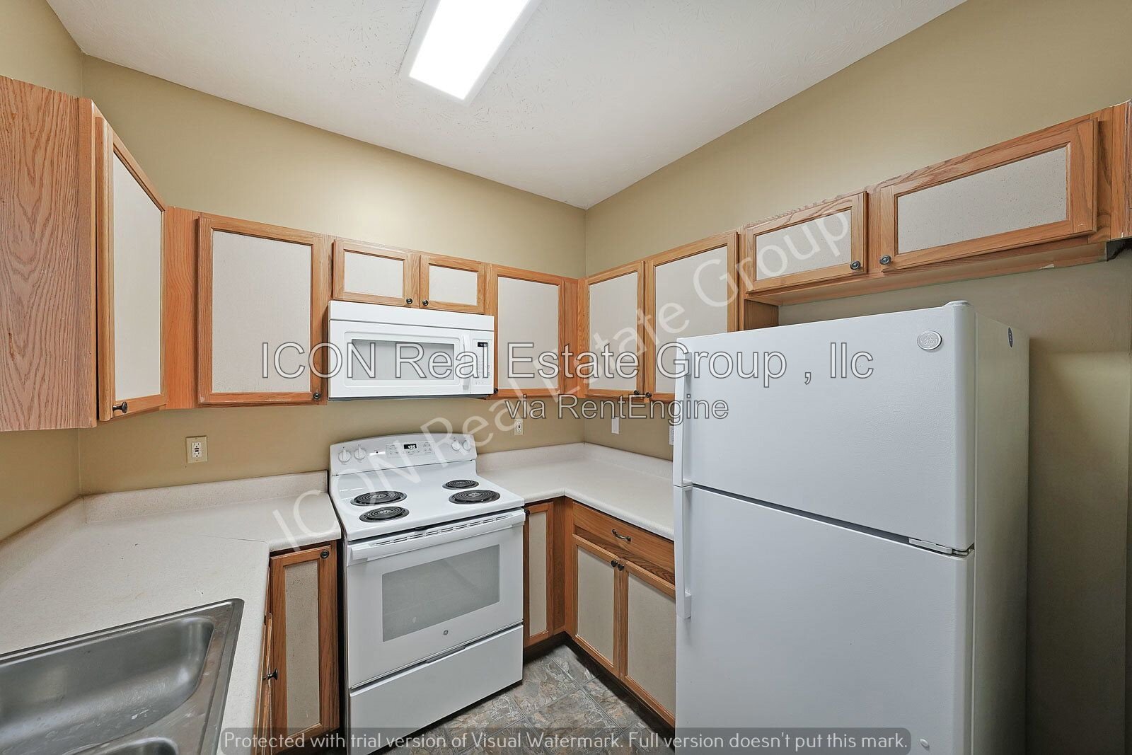 2/2.5 End unit town home close to dining and shopping property image