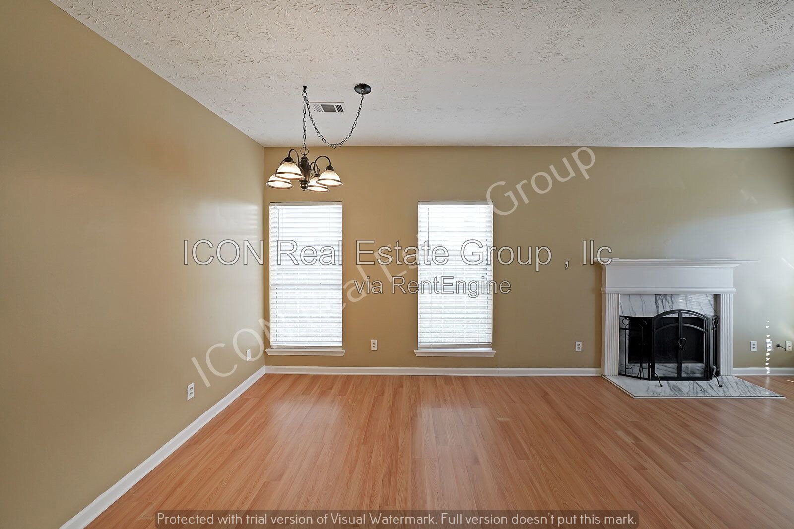 2/2.5 End unit town home close to dining and shopping property image