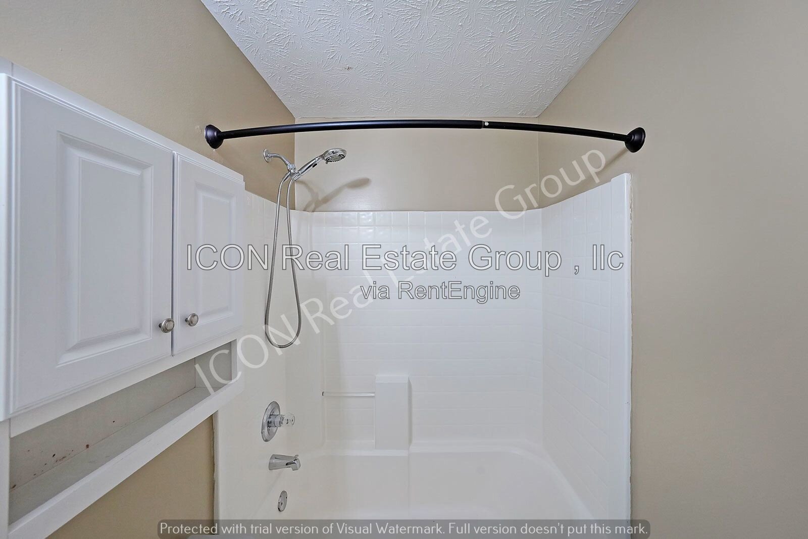 2/2.5 End unit town home close to dining and shopping property image