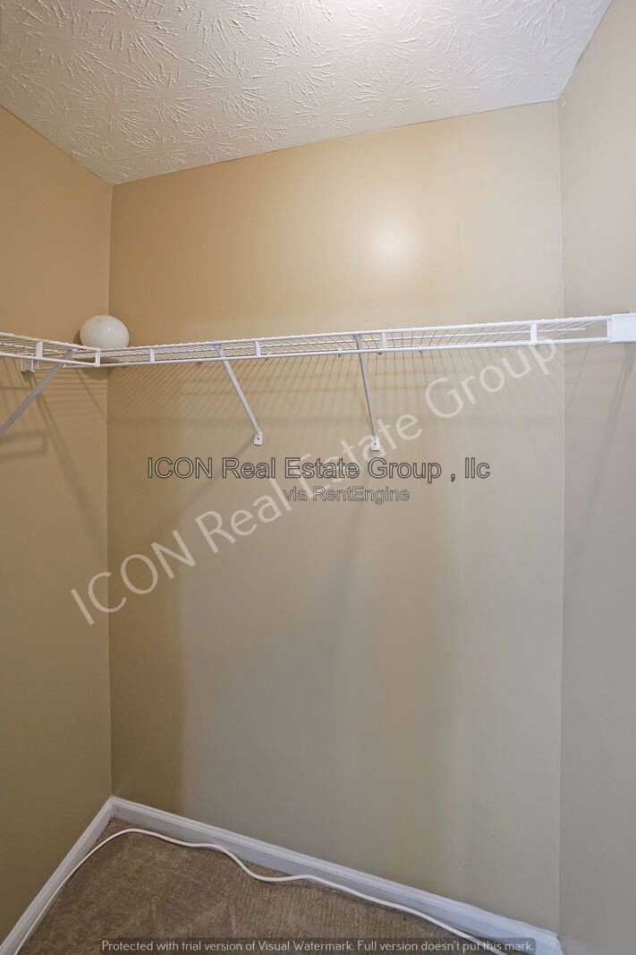 2/2.5 End unit town home close to dining and shopping property image